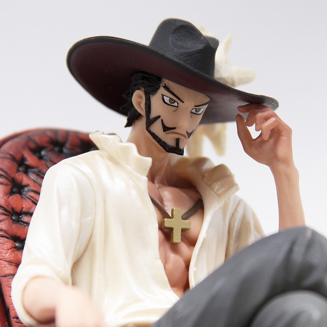 One Piece X - 🚶‍♂️ Dracule Mihawk careca passando na sua TL.