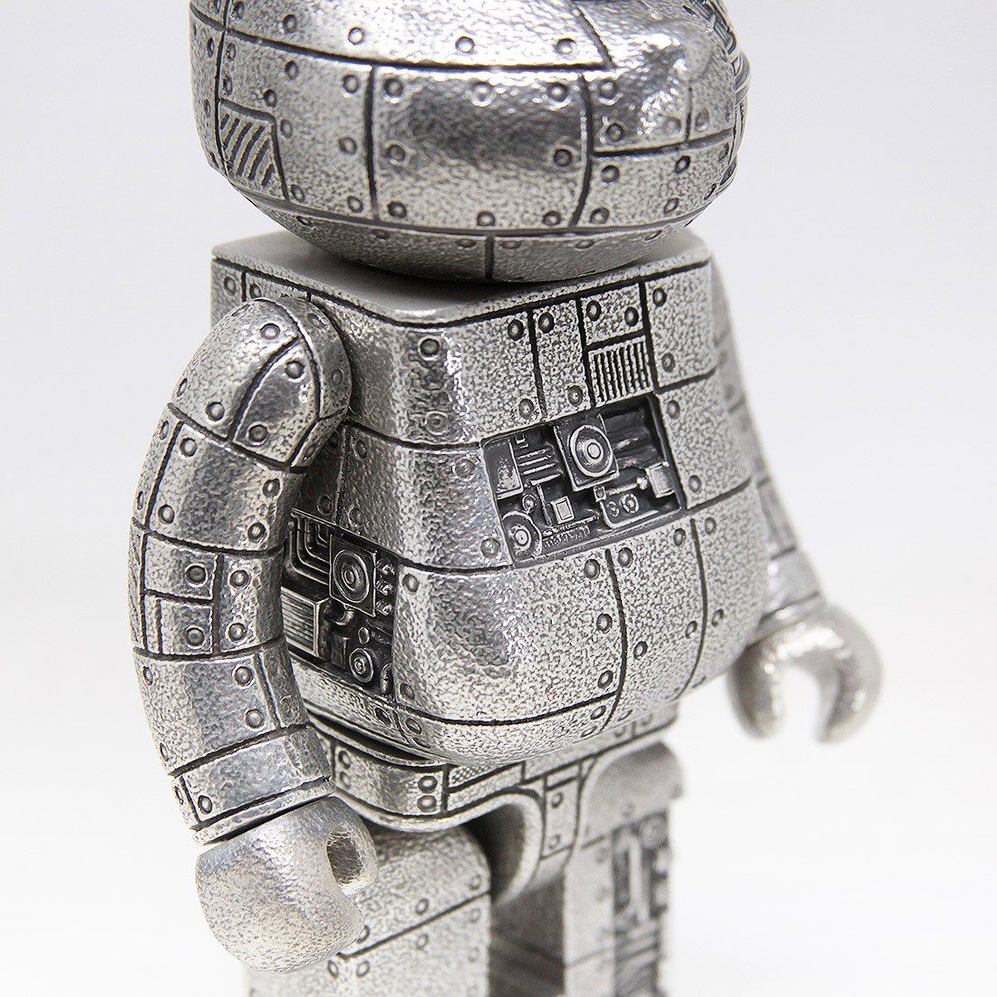 Medicom BE@RBRICK Royal Selangor Steampunk Iron Bright 400