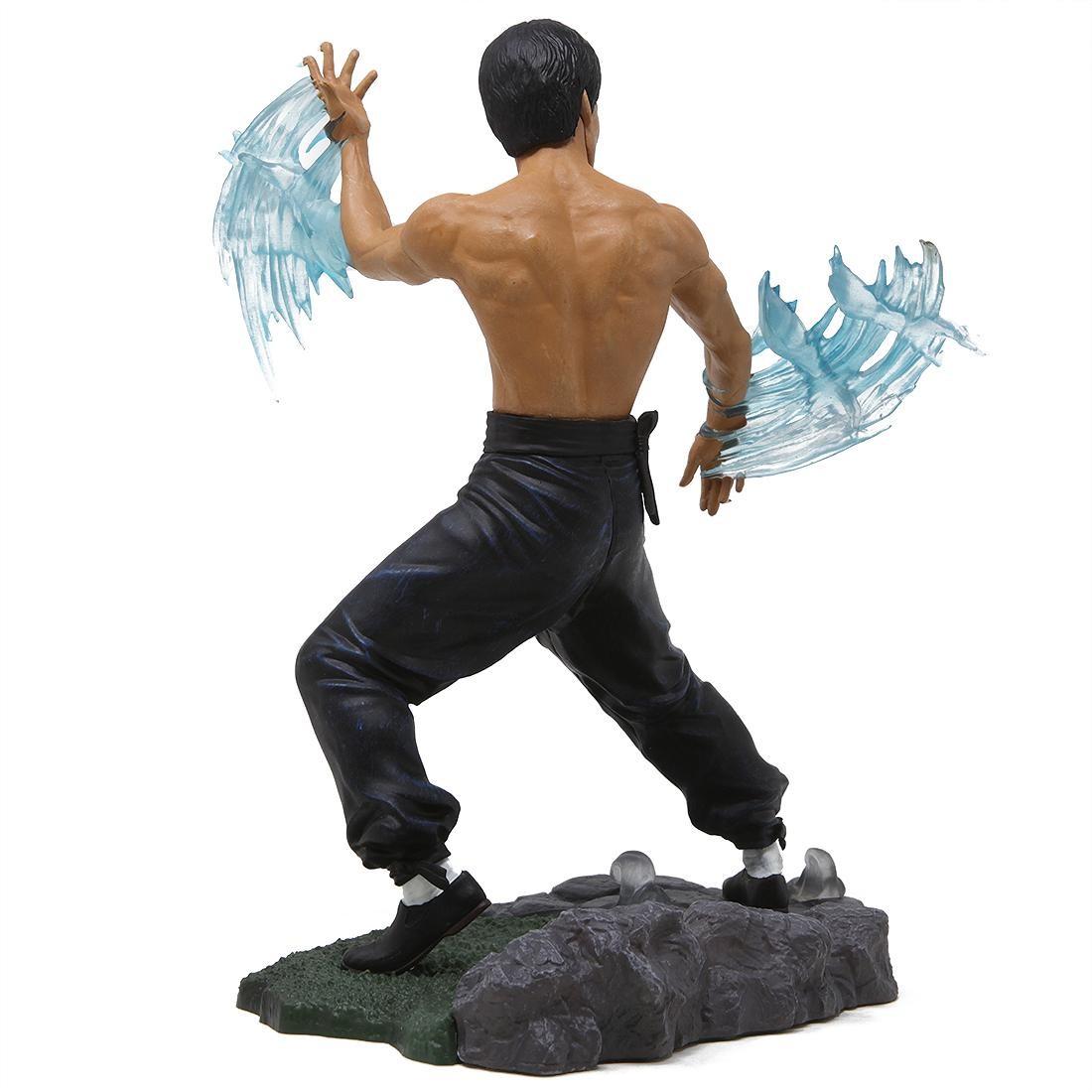 Diamond Select Toys Bruce Lee Gallery Water PVC Figure (tan)