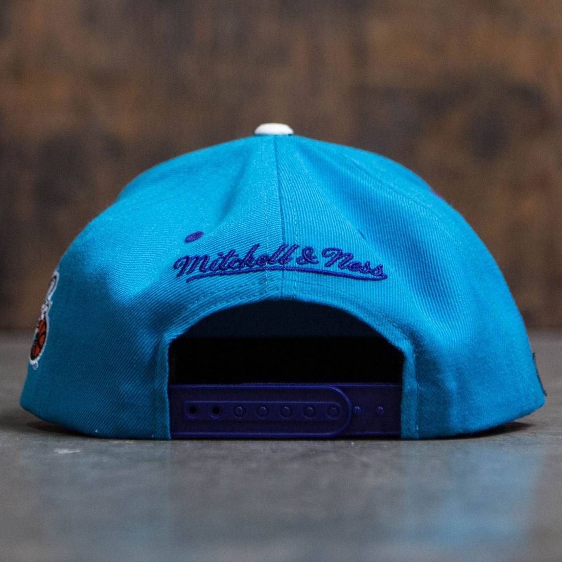 Charlotte Hornets Wool Solid Black/White Snapback - Mitchell & Ness
