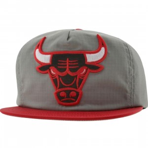 Mitchell And Ness Chicago Bulls Zip Back Adjustable Cap (grey / red) - PYS.com Exclusive